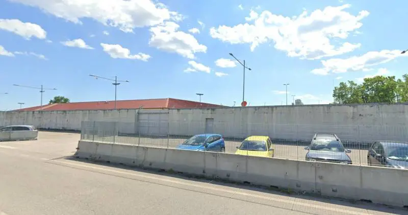 Tensioni a Gorizia, migranti sul tetto del Cpr: quattro sono in fuga