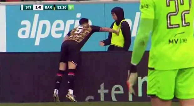 Brutto gesto contro il raccattapalle: cosa è successo durante Sudtirol-Bari