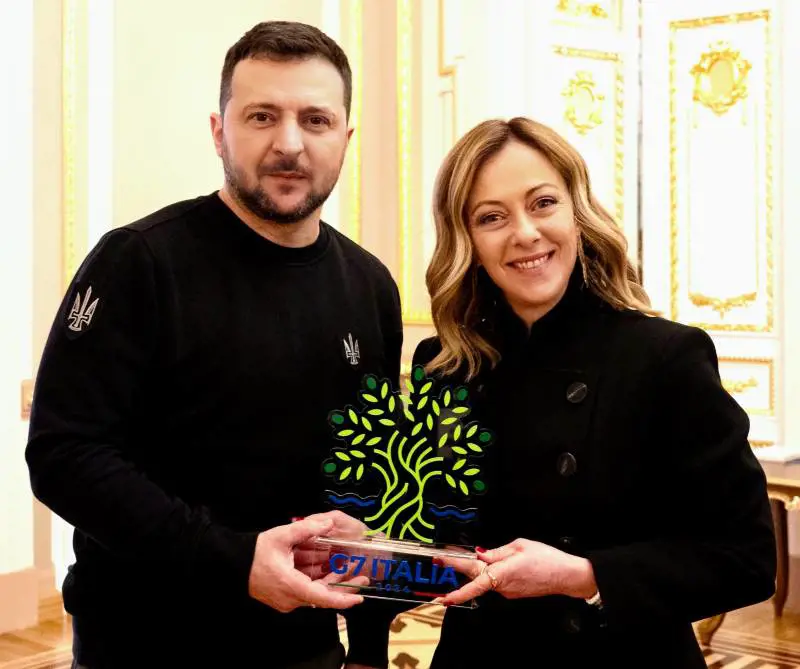 Zelensky: "Troppi filo Putin in Italia, revocate i visti"