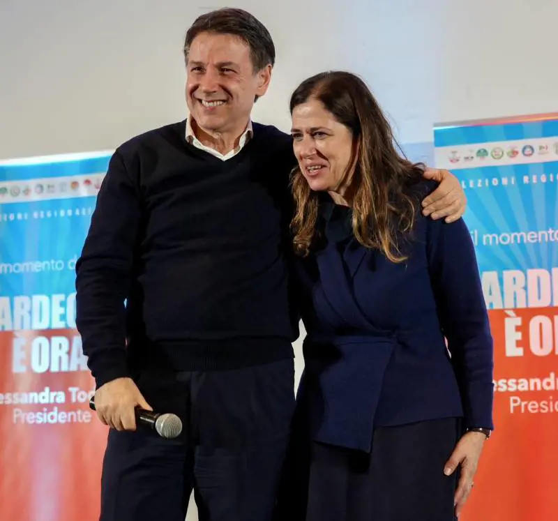 L'autogol del centrodestra regala la Sardegna al M5S