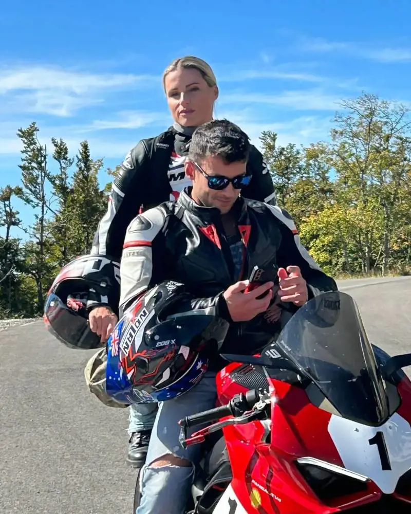 Michelle Hunziker single a Dubai, l'ex Carollo disperato: "Ho amato con tutto il cuore"