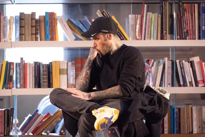 "Denaro e fama non risolvono tutti i problemi". Fedez torna a parlare in pubblico