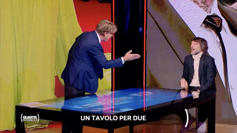 "Sei un delinquente", "Ti è chiaro?". Scontro Porro-Cruciani su Ferragni e Fedez