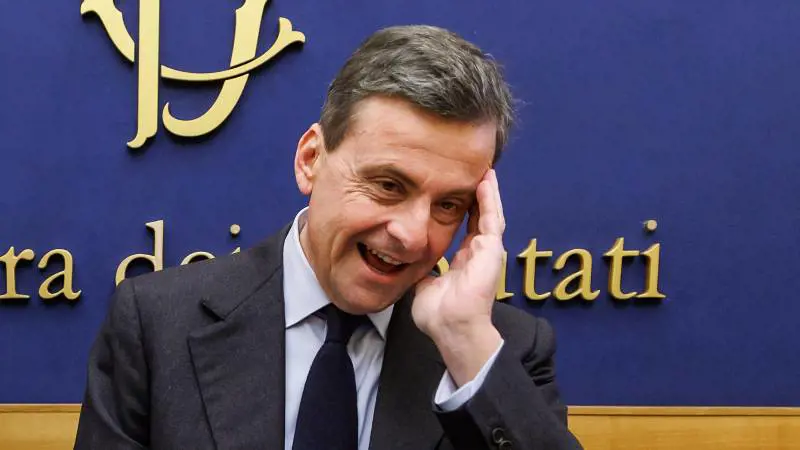"Populista, dice fesserie". La mossa disperata di Calenda: attacca Conte ma inciucia col M5S
