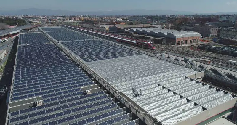 Gruppo Fs corre sui binari della sostenibilità. Via al piano del fotovoltaico