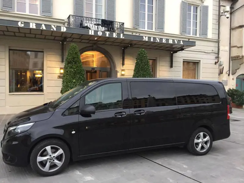Taxi e Ncc, la Consulta: "Il blocco delle licenze lede il diritto dei cittadini"