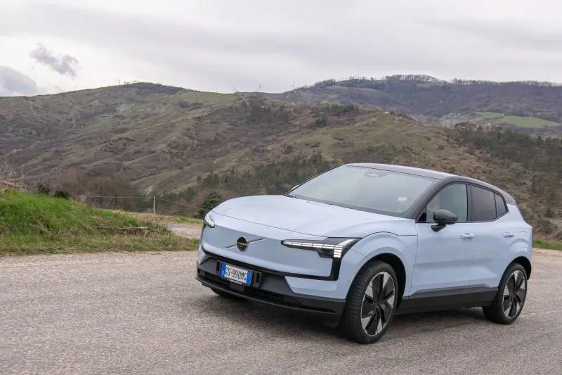 Primo contatto con la EX30, la "piccola" di casa Volvo che vuole fare le cose in grande