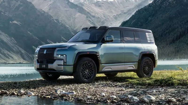 Yangwang U8: il super SUV elettrico di BYD che può galleggiare