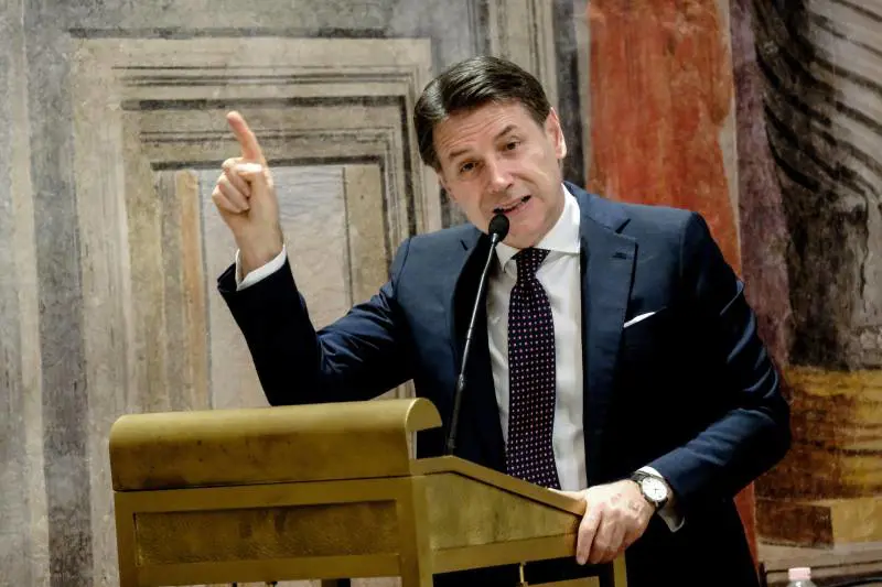 Conte allo scontro pure in Abruzzo ma finisce ko. "Hai devastato i bilanci"