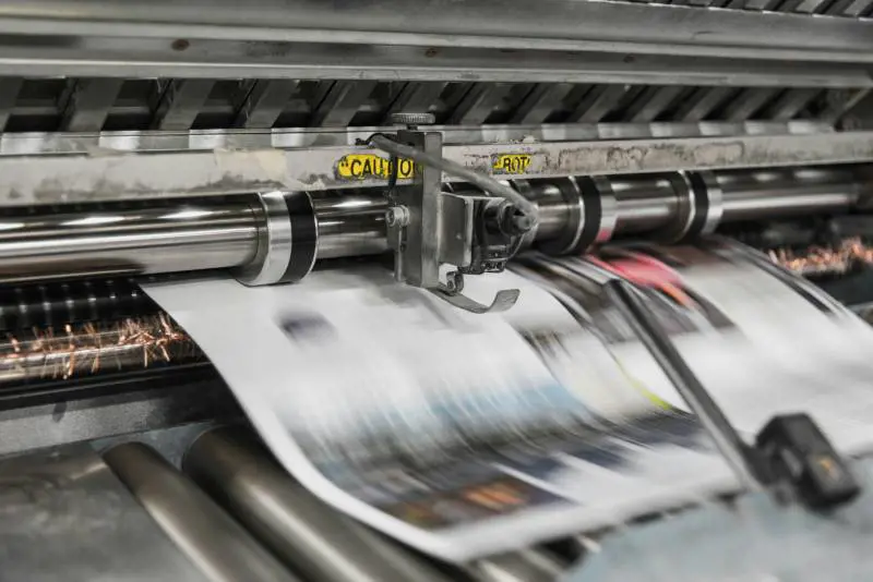 Giornalismo in crisi: retribuzioni basse, pensioni al minimo e istituzioni assenti