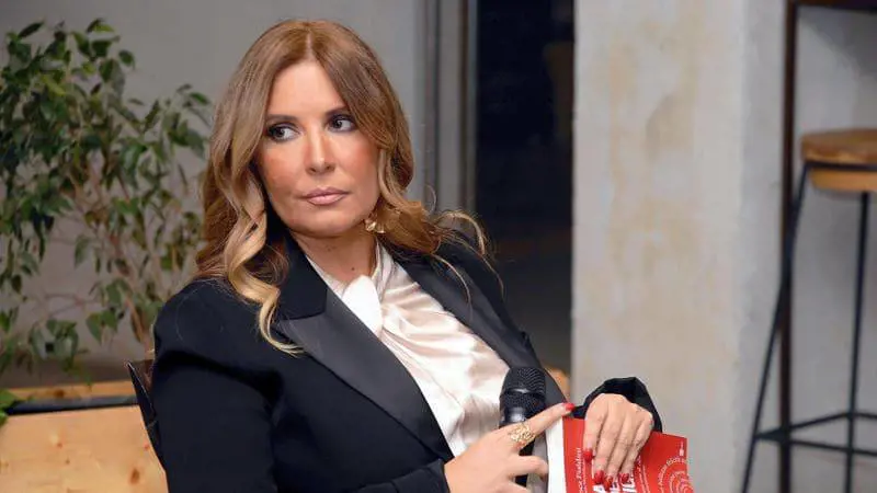 “L’intervista quando inizia?” Selvaggia Lucarelli smonta la Ferragni da Fazio