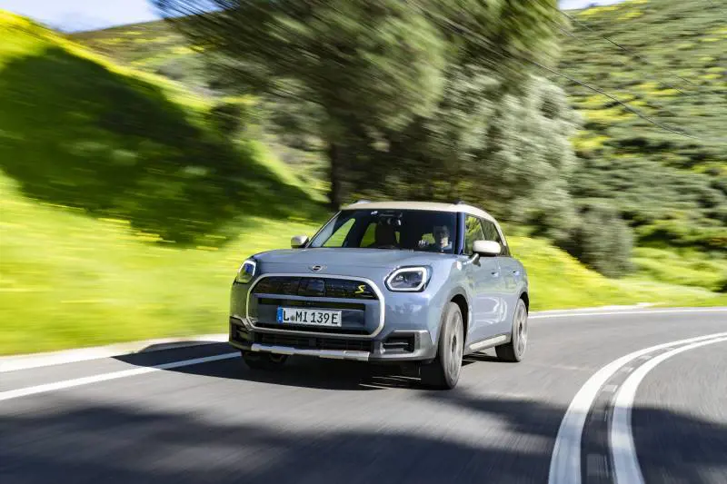 Primo contatto con la nuova Countryman, una MINI tutta elettrica che fa "elettrizzare"