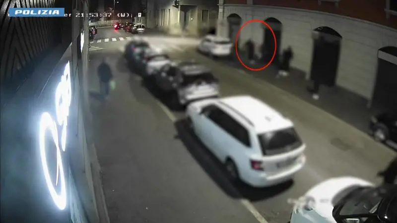 In fin di vita dopo un pestaggio: cinque arrestati