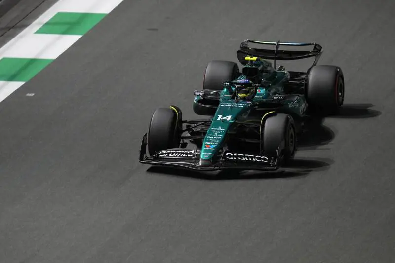 GP Arabia, prove libere: la Ferrari tiene il passo gara della Red Bull, staccate le Mercedes