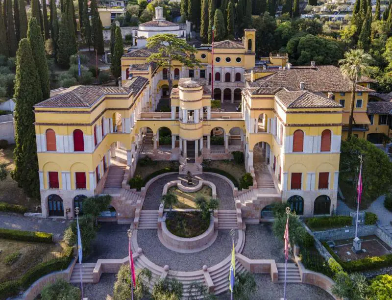 Indagano i carabinieri di Brescia e i colleghi del Tpc sul furto di opere d'arte dal valore complessivo di un milione di euro al Vittoriale degli italiani, a Gardone Riviera, in provincia di Brescia