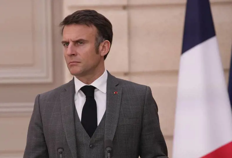 Macron tira dritto: "Aborto anche nella Carta dei diritti Ue"