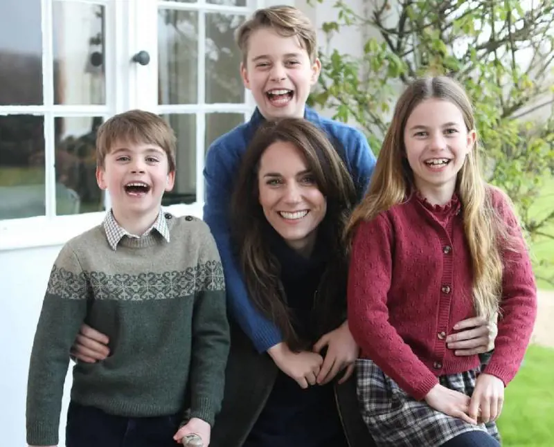 Kate, tra dubbi sulla salute e complotti: la foto "rubata" dalla copertina di Vogue