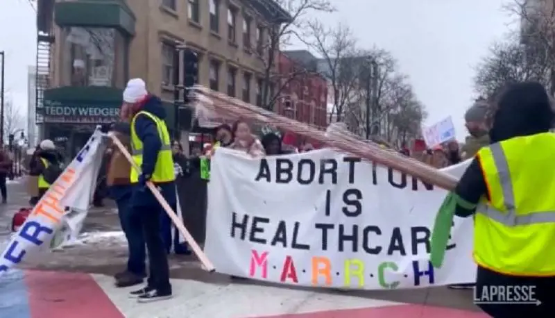 "Sull'aborto applicare la legge del 1864". E la scelta dell'Arizona scatena l'ira di Biden