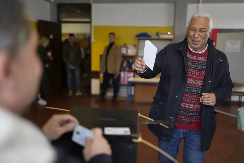 Portogallo, dopo 9 anni il governo socialista cede il passo al centrodestra