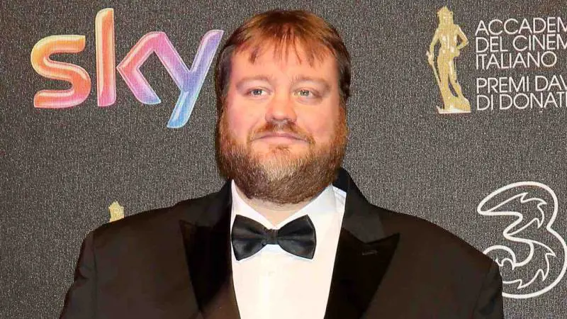 Malore sul palco per Stefano Fresi: spettacolo interrotto a Brescia