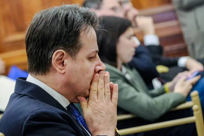 Il campo largo si schianta. Conte e Schlein ostaggio di una formula perdente