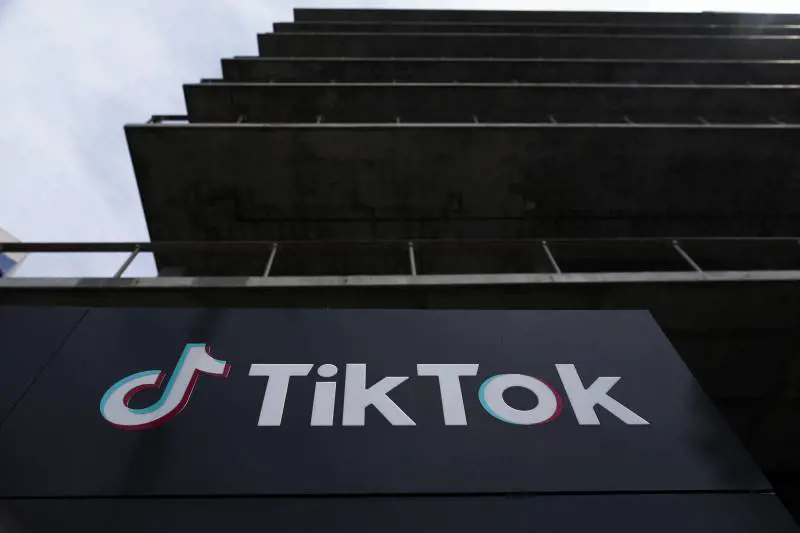 Tik Tok, maxi multa di 10 milioni per controlli inadeguati alla sicurezza dei minori