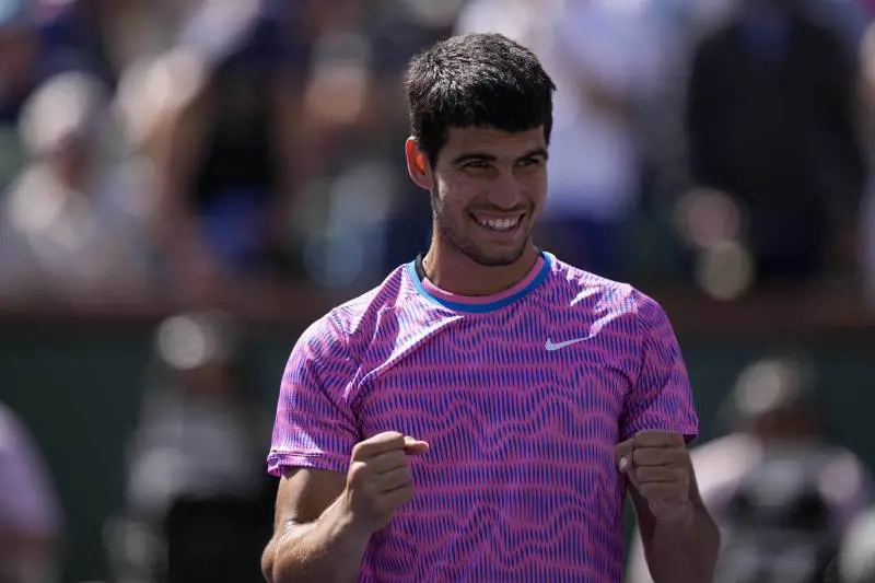 Indian Wells, l’invasione delle api non ferma Alcaraz: semifinale con Sinner