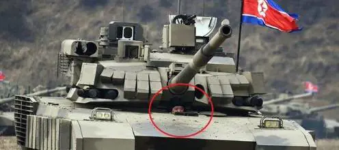 Tank e navi da guerra: le immagini che svelano il nuovo arsenale di Kim