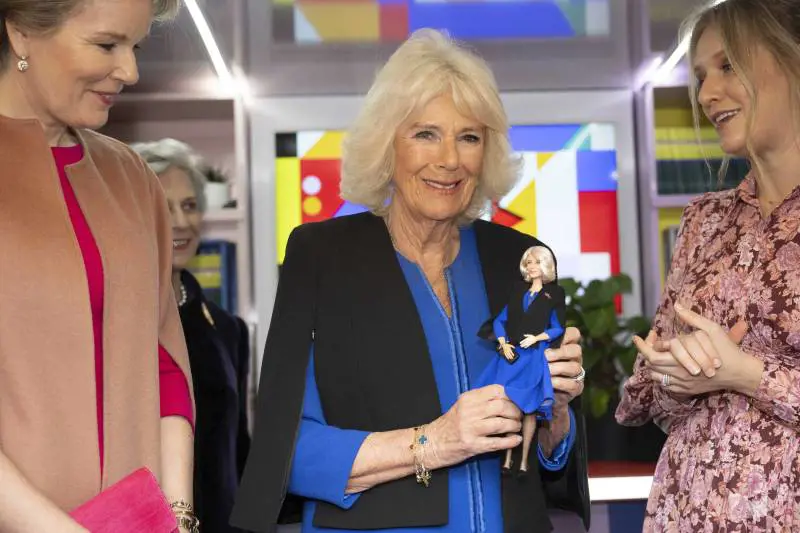 “Mi avete tolto 50 anni”. Polemica sulla Barbie dedicata a Camilla 