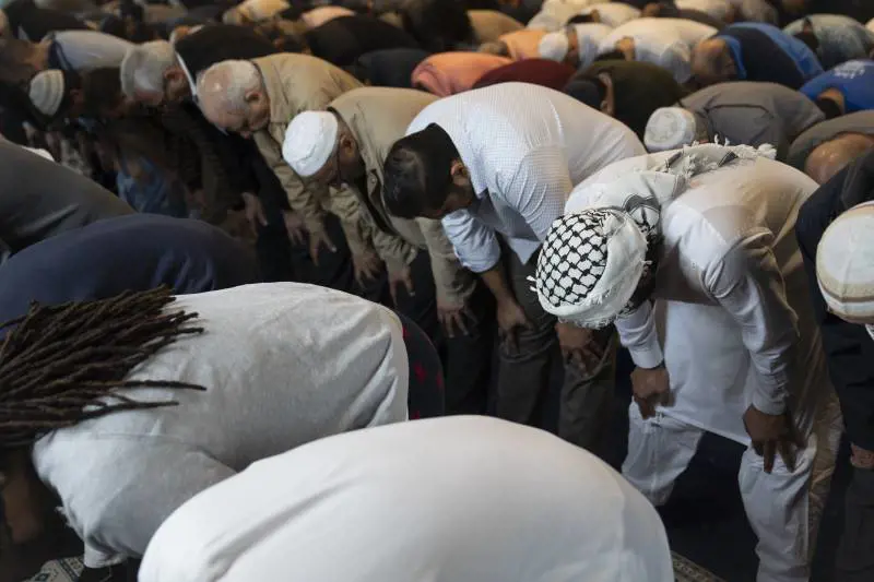 A Prato i musulmani festeggiano la fine del Ramadan nel cortile della parrocchia