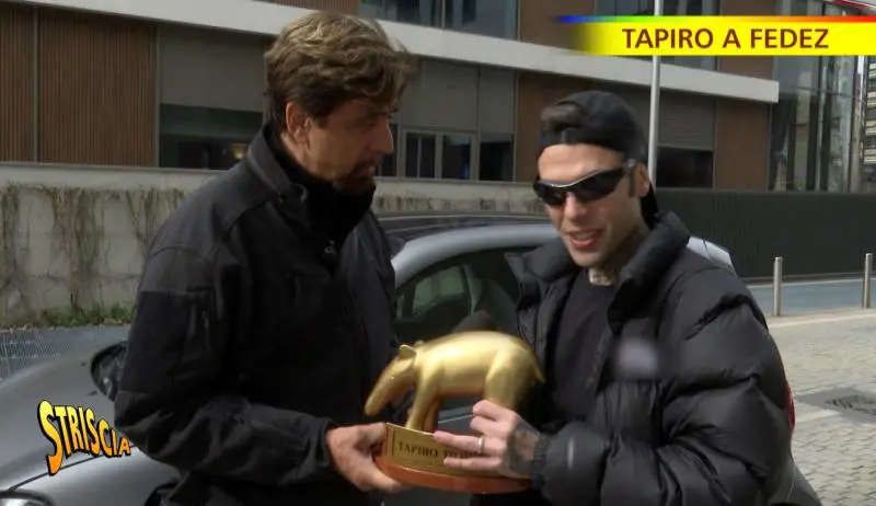La diffida, il nuovo podcast e il tapiro: cosa succede a Fedez