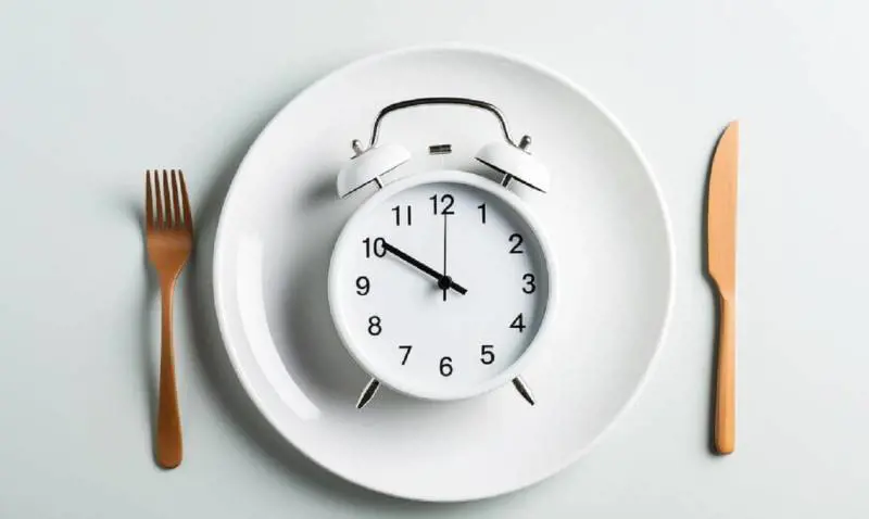 "Aumento del 91% di rischio di morte". Il pericolo dietro al digiuno intermittente