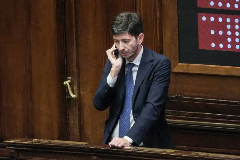 Gli ex Cts incastrano Speranza: sul piano pandemico mentì ai pm