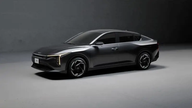 Kia K4, svelato il design della futuristica berlina coreana