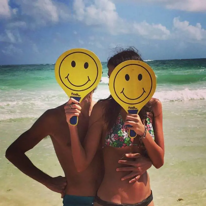 Valentino Rossi e Linda Morselli in viaggio dopo la delusione del Motomondiale 2015