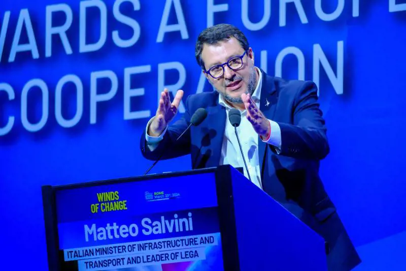 "No al bis di von der Leyen. Macron? Guerrafondaio, pericolo per Ue". Salvini accende i motori verso le Europee