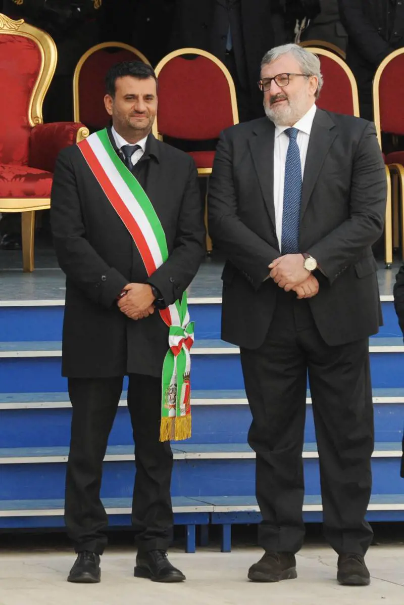 Decaro cade dalle nuvole: "La foto? Non le conoscevo"