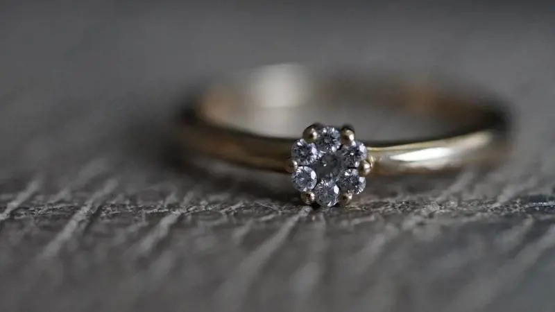 La truffa dell’anello colpisce ancora: ecco come funziona e a cosa stare attenti