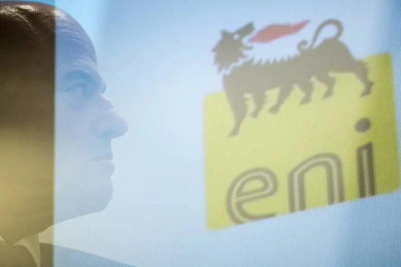 Eni batte le stime e corre sulle cessioni
