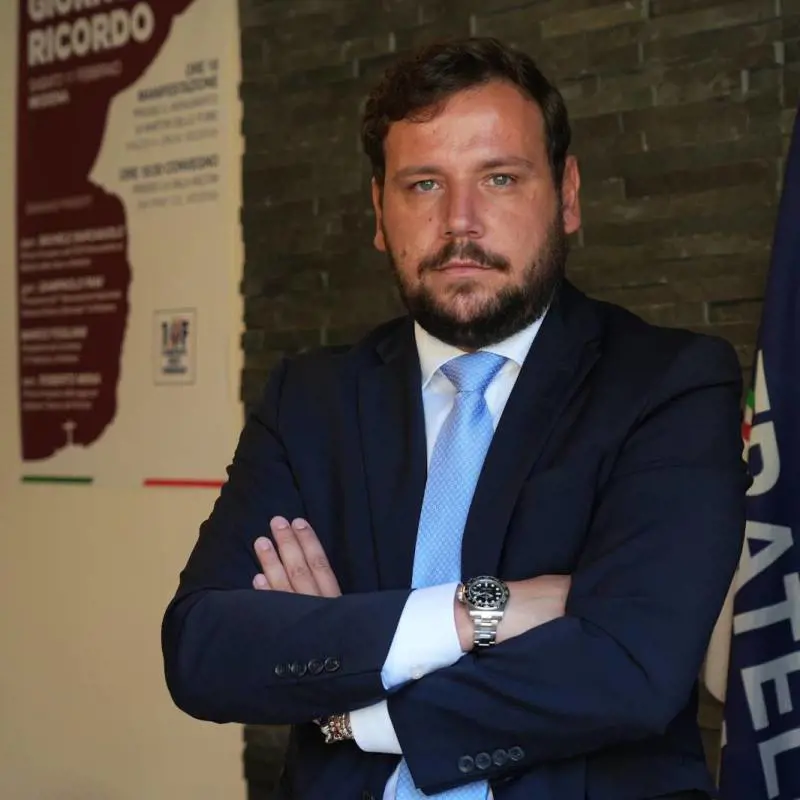 Interviene per difendere una donna, il candidato sindaco di Modena di FdI preso a martellate