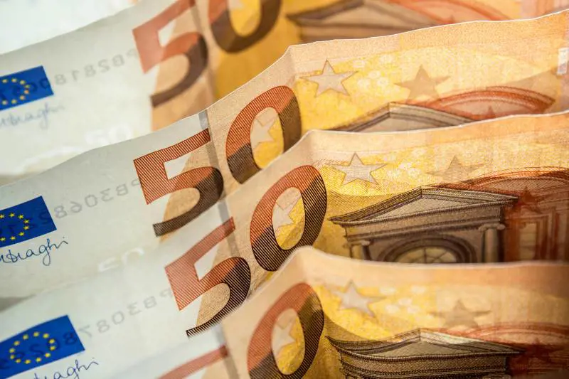 Un salasso per gli italiani: quanto ci costano le pratiche commerciali aggressive 