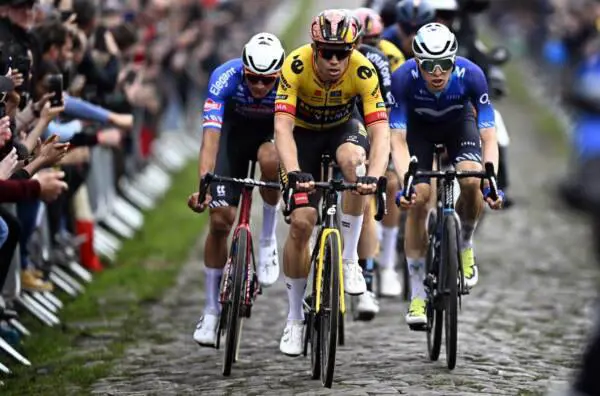I ciclisti vogliono rallentare la Roubaix. Furia Moser: "E allora che la asfaltino"