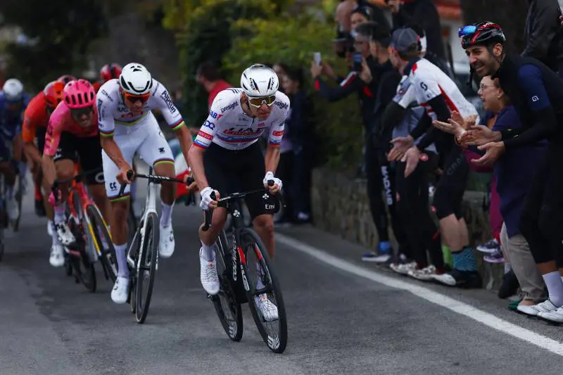 30 giorni al Giro d’Italia: Pogacar doppietta possibile, Ganna e Milan ci sono