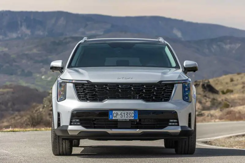 Kia Sorento, tempo di restyling. La prova su strada della versione diesel