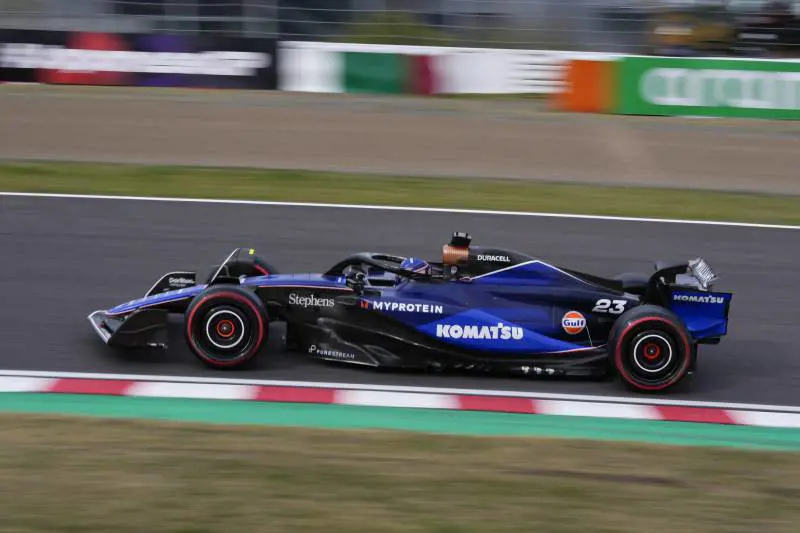 Formula Uno, bandiera rossa al primo giro: cosa è successo