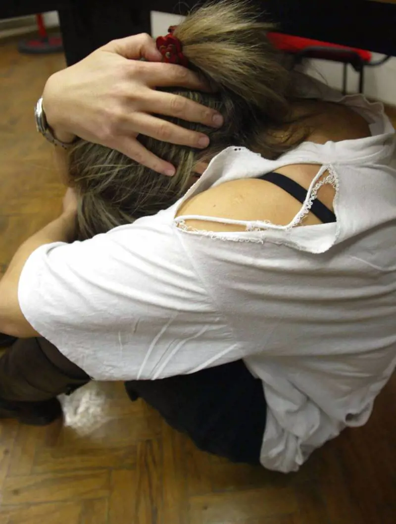 Genova, stuprata e minacciata da due stranieri: l'incubo di una barista venticinquenne