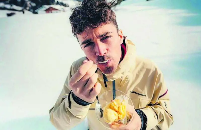 Leclerc si inventa gelataio di qualità dopo i bocconi amari rifilati da Sainz