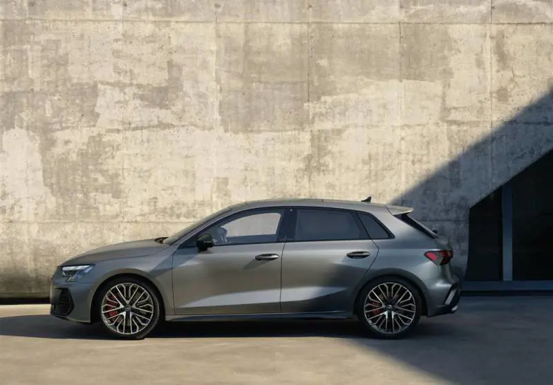 Audi S3, restyling e potenza da 333 CV