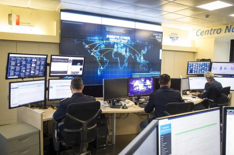 "La sfida della Polizia ai reati via web"