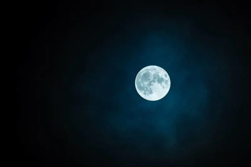 "Si è 'rovesciata' 4 miliardi di anni fa", perché la superficie della Luna è irregolare